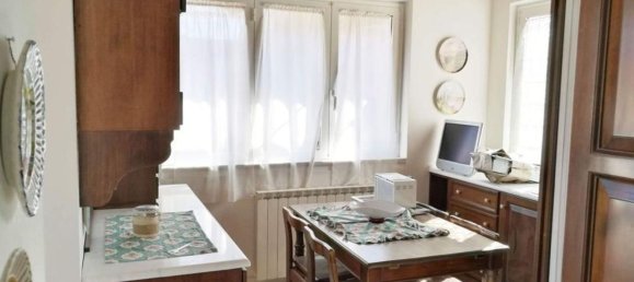 7 rooms Apartment in Carrara, Italy No. 47566 10