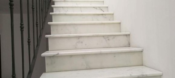 7 rooms Apartment in Carrara, Italy No. 47566 11