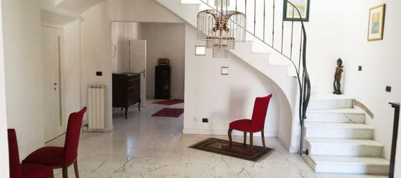 7 rooms Apartment in Carrara, Italy No. 47566 5