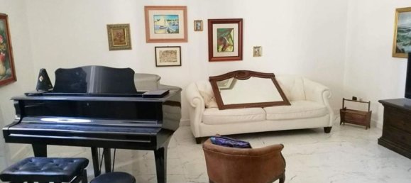 7 rooms Apartment in Carrara, Italy No. 47566 4