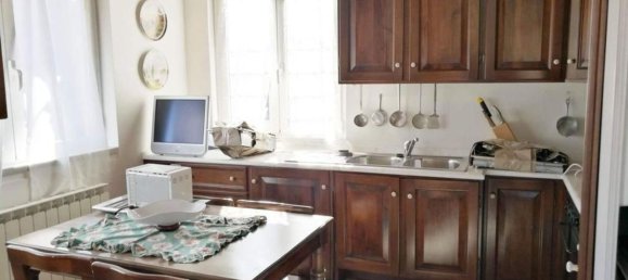 7 rooms Apartment in Carrara, Italy No. 47566 9