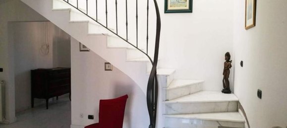 7 rooms Apartment in Carrara, Italy No. 47566 2