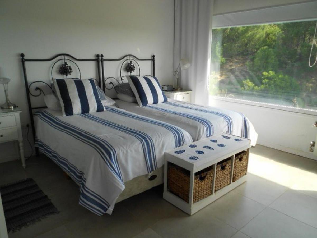 5 bedrooms House in Mar del Plata, Argentina No. 75159