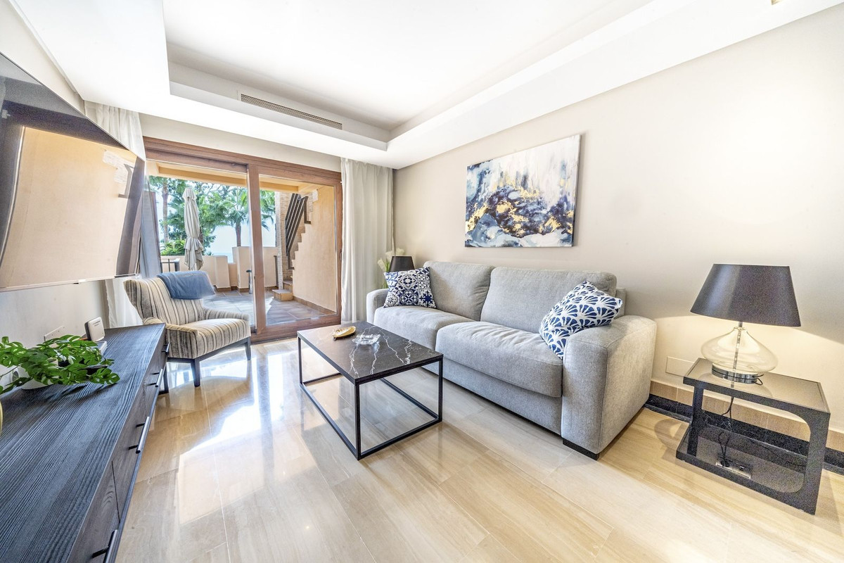 2 bedrooms Penthouse in Estepona, Spain No. 184907