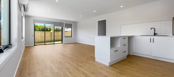 3 bedrooms House in New Norfolk, Australia No. 950 5