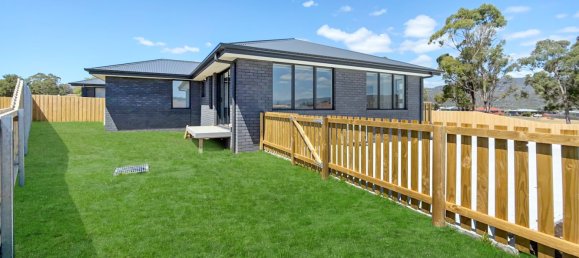 3 bedrooms House in New Norfolk, Australia No. 950 13