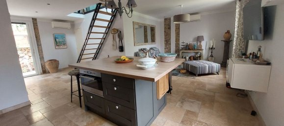 2 bedrooms House in Toulon, France No. 318207 2