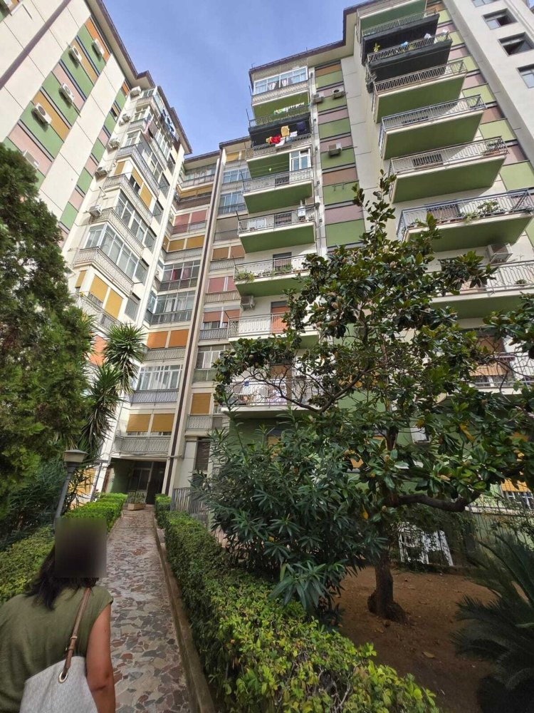 4 bedrooms Apartment in Palermo, Italy No. 383494