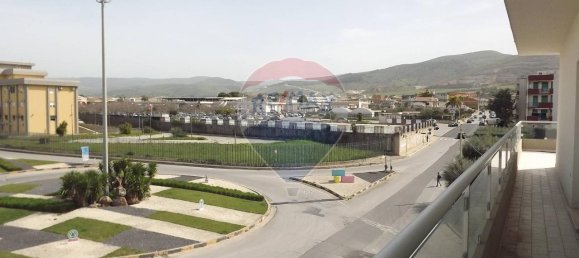 Квартира с 6 комнатами в Комизо, Италия № 157353 27