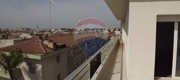 Квартира с 6 комнатами в Комизо, Италия № 157353 25