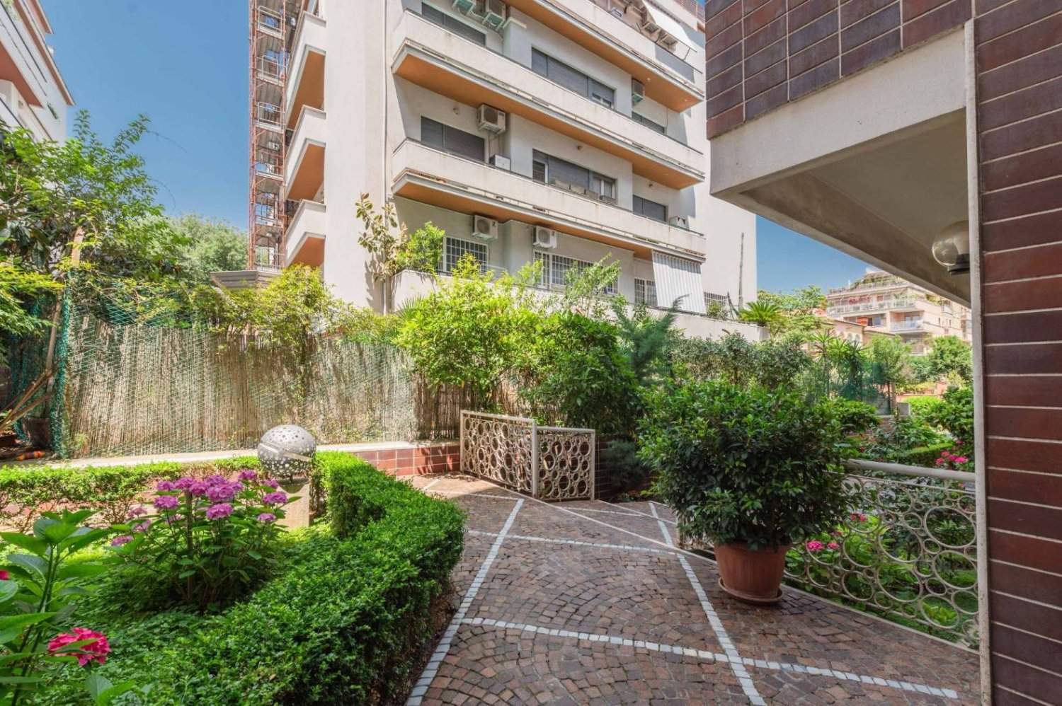 Квартира с 1 спальней в Рим, Италия № 120413