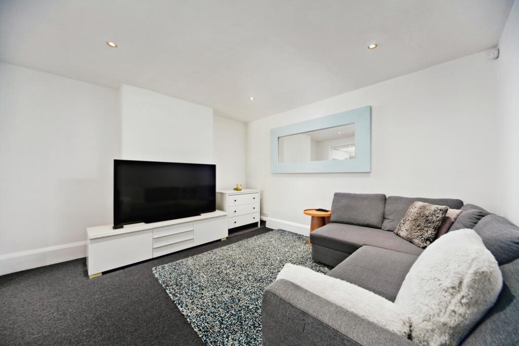 2 Schlafzimmer Maisonette-Wohnung in Whyteleafe, United Kingdom, Nr. 8043