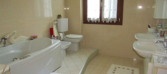 8 rooms Villa in Terre del Reno, Italy No. 133362 14