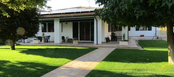 8 rooms Villa in Terre del Reno, Italy No. 133362 4