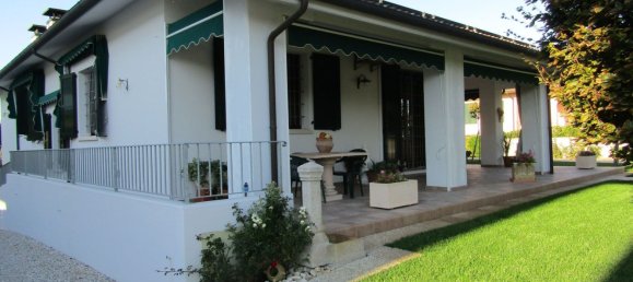 8 rooms Villa in Terre del Reno, Italy No. 133362 3