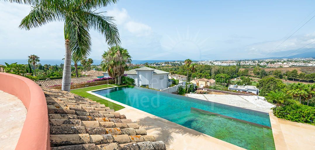 8 bedrooms Villa in Estepona, Spain No. 55353