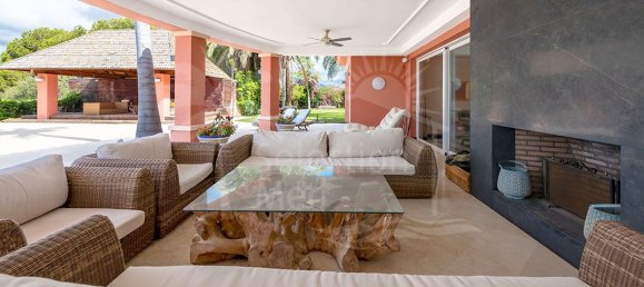 8 bedrooms Villa in Estepona, Spain No. 55353 2