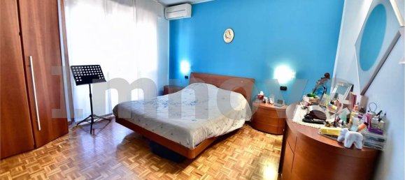 3-salle Appartement à Busto Arsizio, Italy No. 11521 11