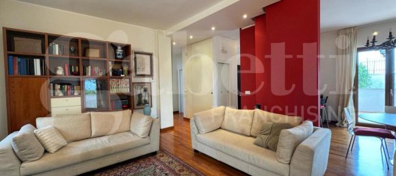 7 rooms Villa in Bari, Italy No. 14814 2