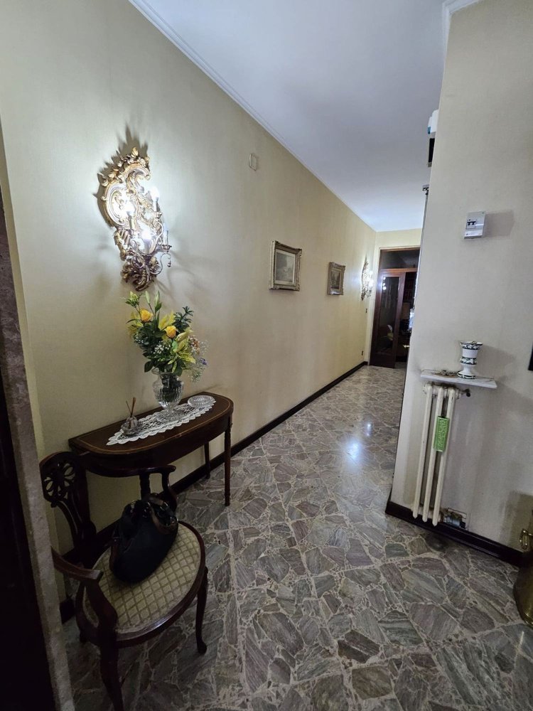 Apartamento de 6 divisões em Taranto, Italy N.º 255244