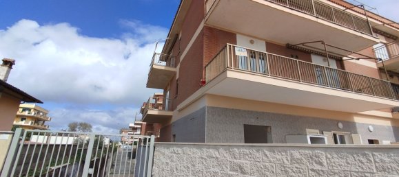 3 rooms Apartment in Pomezia, Italy No. 226917 2