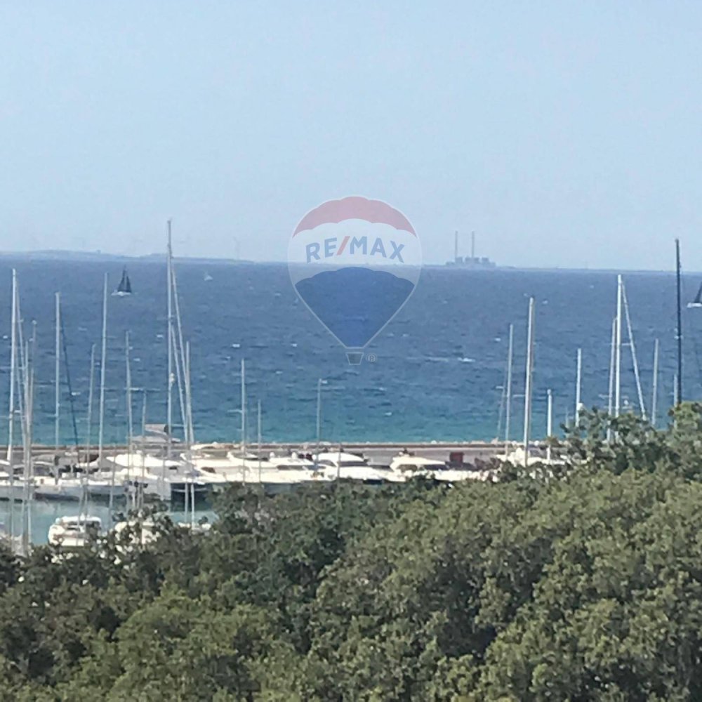 3 rooms Apartment in Castiglione della Pescaia, Italy No. 222301