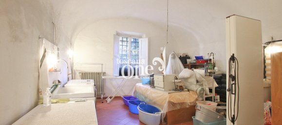 Villa de 8 dormitorios en San Giuliano Terme, Italy No. 80389 21