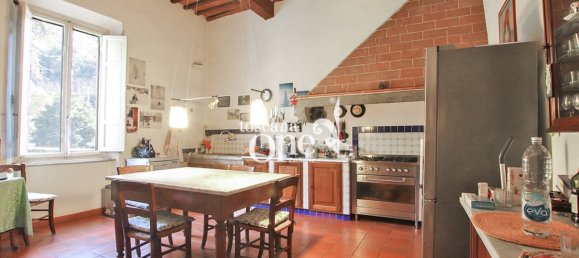 Villa de 8 dormitorios en San Giuliano Terme, Italy No. 80389 3