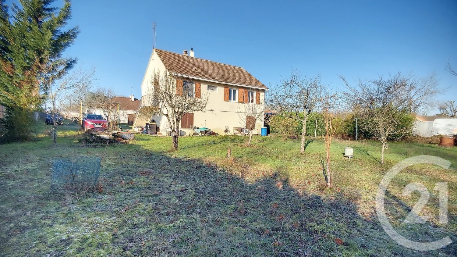 Casa de 4 dormitorios en Villefranche-sur-Cher, France No. 54271