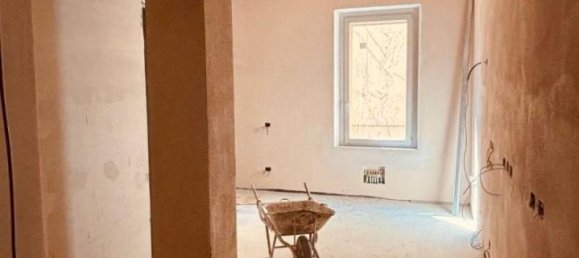 2-salle Appartement à Parma, Italy No. 23550 5