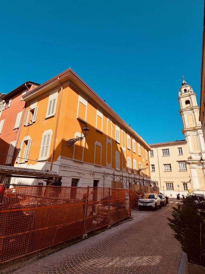 2-salle Appartement à Parma, Italy No. 23550