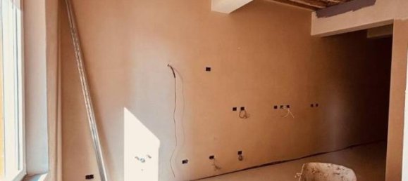 2-salle Appartement à Parma, Italy No. 23550 10