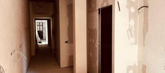 2-salle Appartement à Parma, Italy No. 23550 6