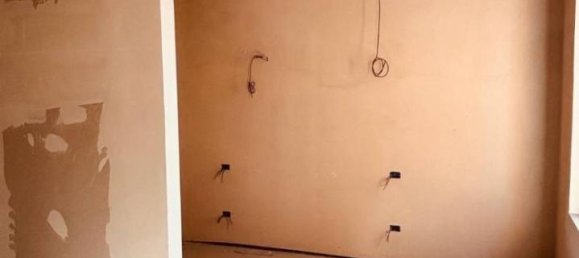 2-salle Appartement à Parma, Italy No. 23550 7