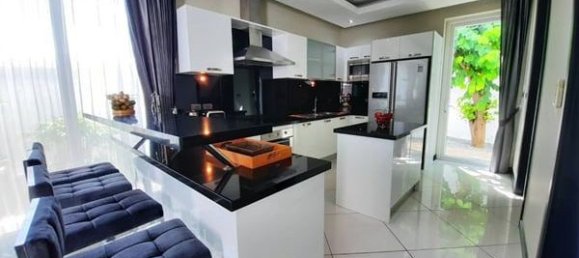 5 bedrooms Villa in Pattaya, Thailand No. 19155 5