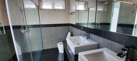 5 bedrooms Villa in Pattaya, Thailand No. 19155 3