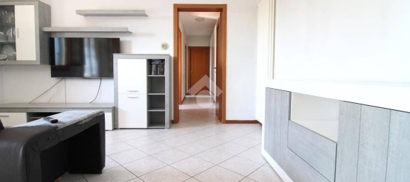 2 bedrooms Apartment in Mirandola, Italy No. 322932 9