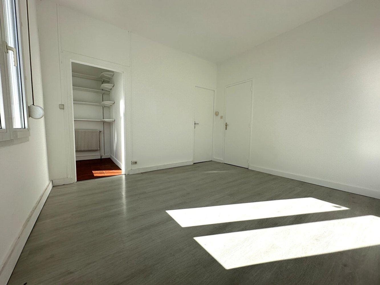 Casa de 2 divisões em Saint-Cyr-sur-Loire, France N.º 50400