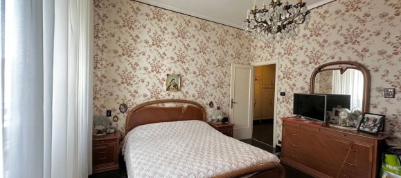 6 rooms Apartment in Genoa, Italy No. 91236 12