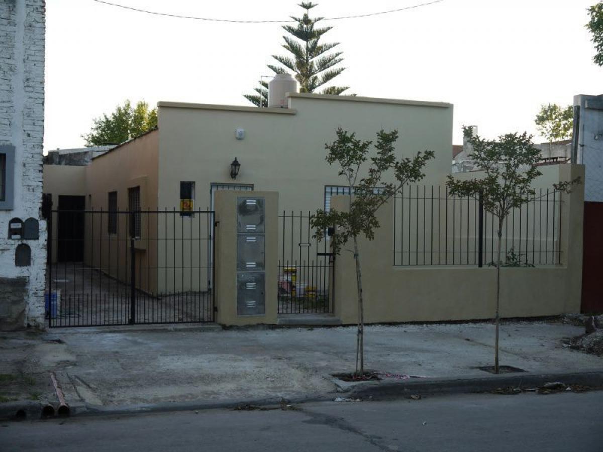 2 bedrooms House in Mar del Plata, Argentina No. 102664