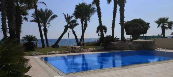 4 bedrooms House in Pervolia, Cyprus No. 6393 12