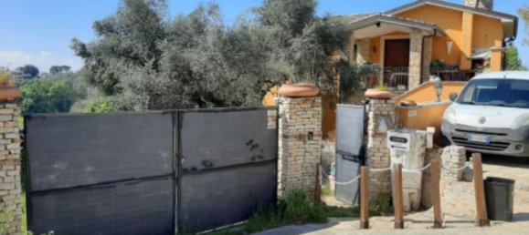 6 rooms Apartment in Fara in Sabina, Italy No. 220321 2