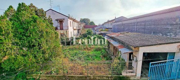 Дом с 8 комнатами в Фрассинето По, Италия № 134071 15