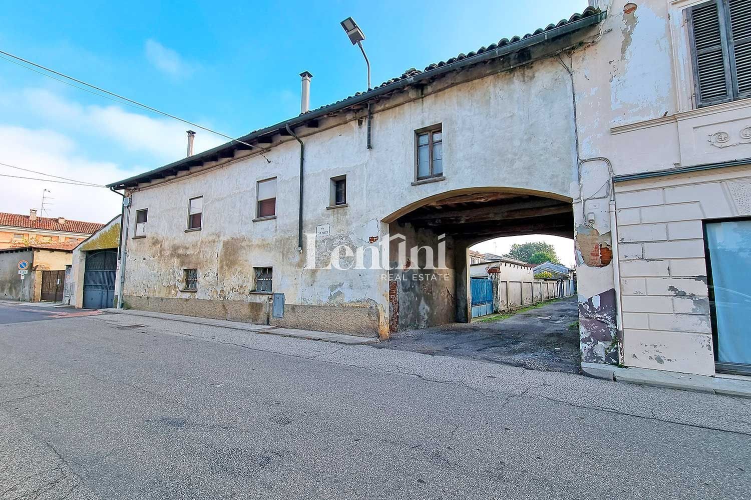 Дом с 8 комнатами в Фрассинето По, Италия № 134071