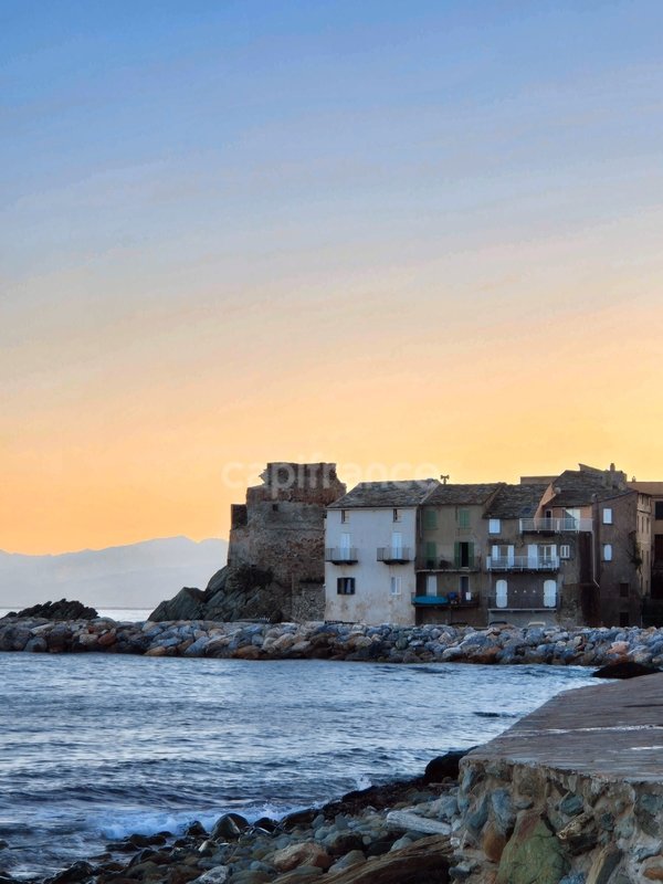 2 bedrooms House in Brando, France No. 239100