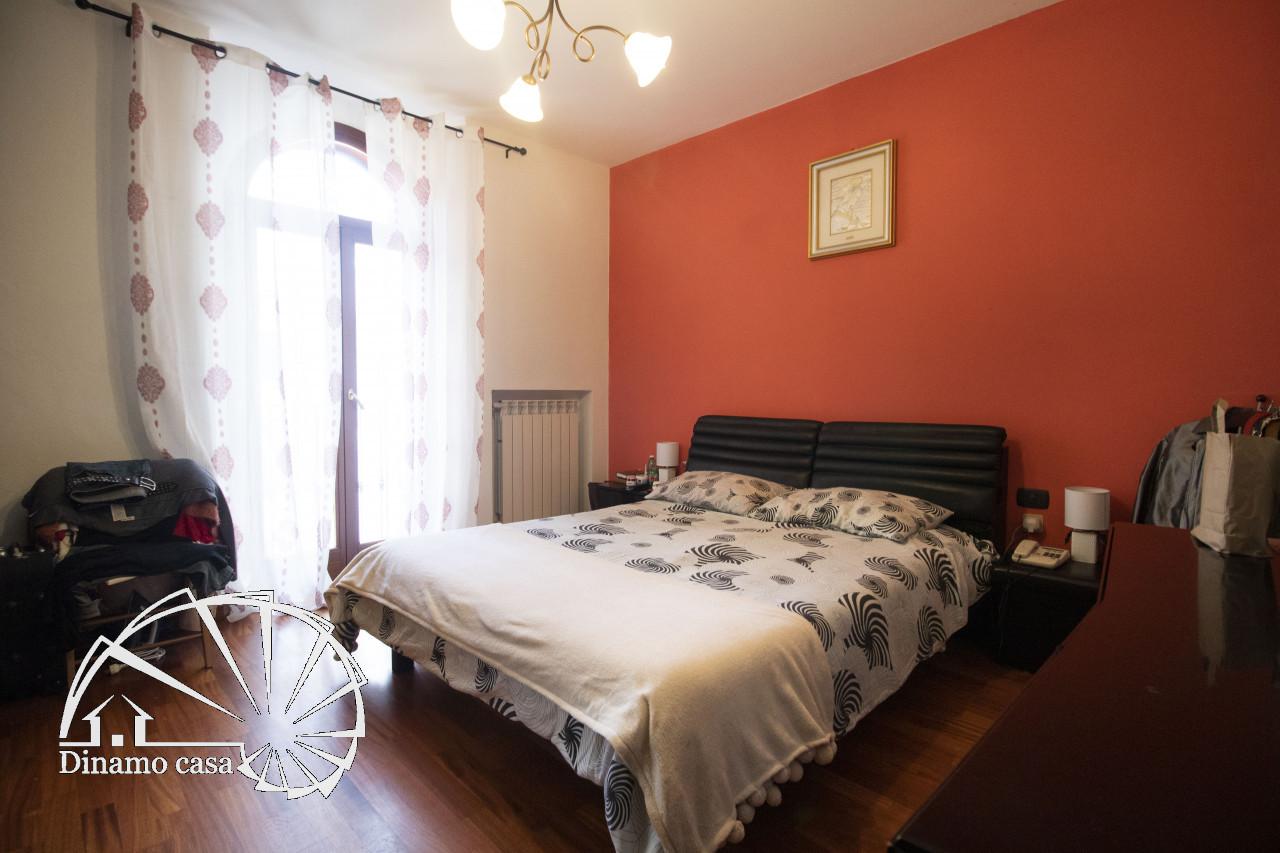 Casa de 7 divisões em Prato, Italy N.º 24399