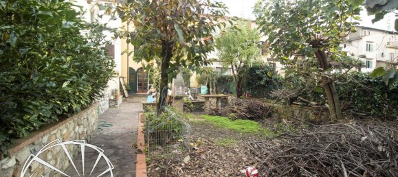 Casa de 7 divisões em Prato, Italy N.º 24399 31