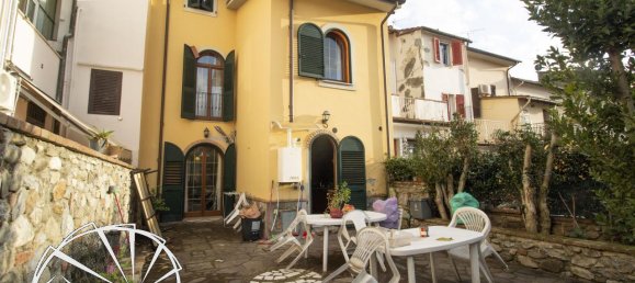 Casa de 7 divisões em Prato, Italy N.º 24399 29