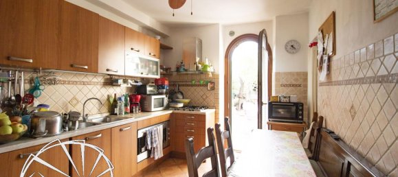 Casa de 7 divisões em Prato, Italy N.º 24399 18