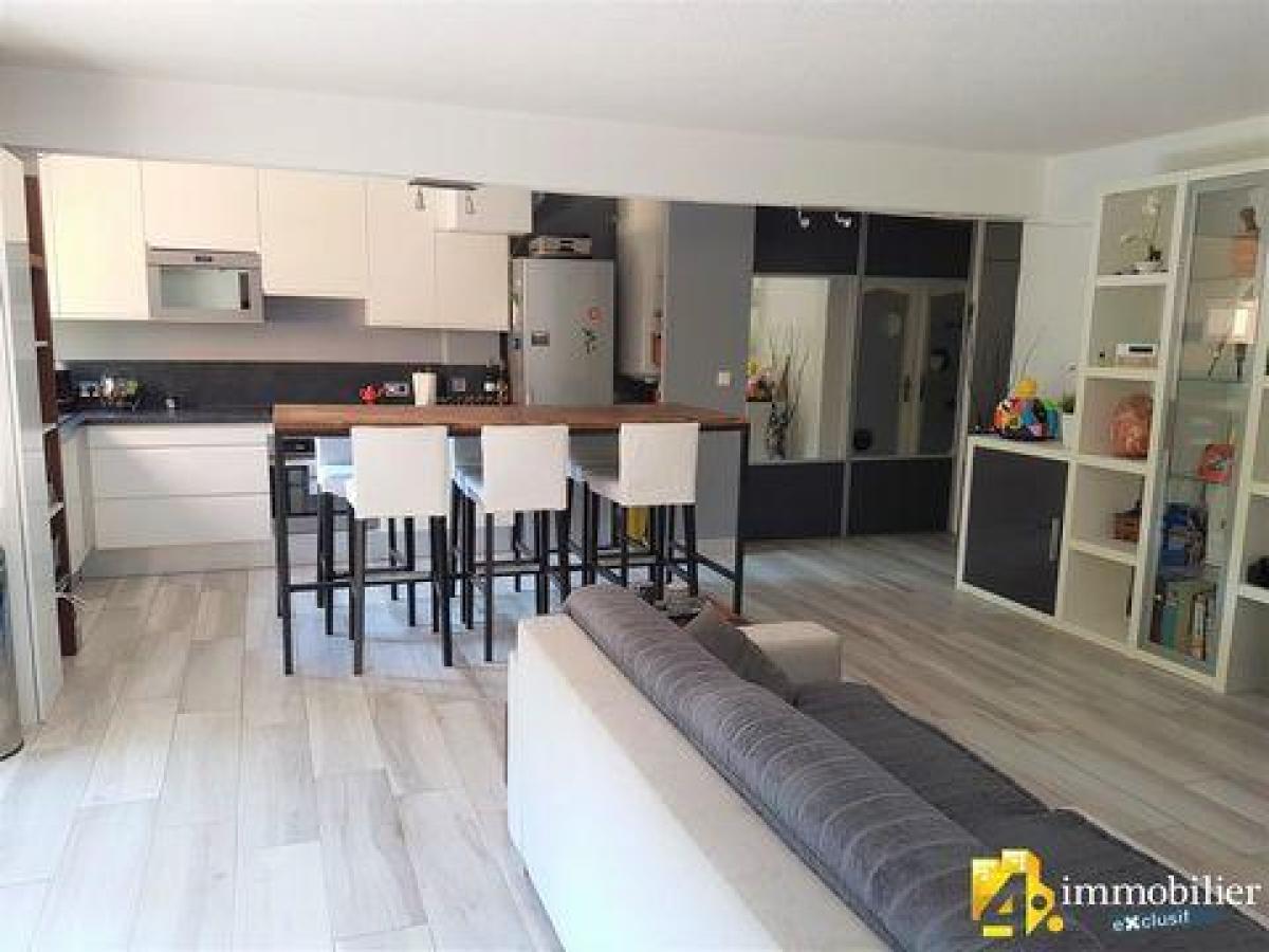 2 bedrooms Condo in Frejus, France No. 16138